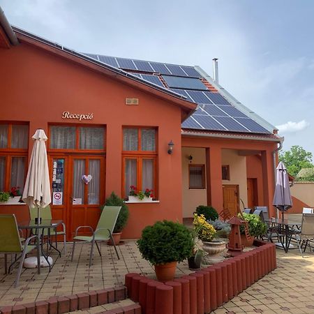 Szent Istvan Wellness Panzio Makó Екстериор снимка